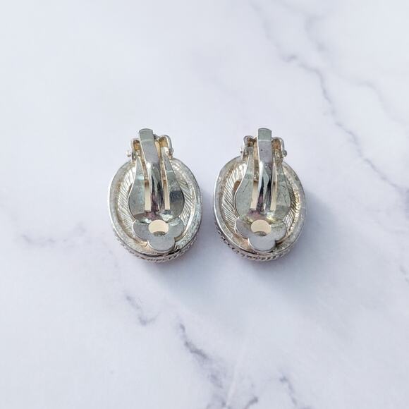 Vintage Clip On Earrings Floral Oval - Fair Condition - Picture 8 of 8